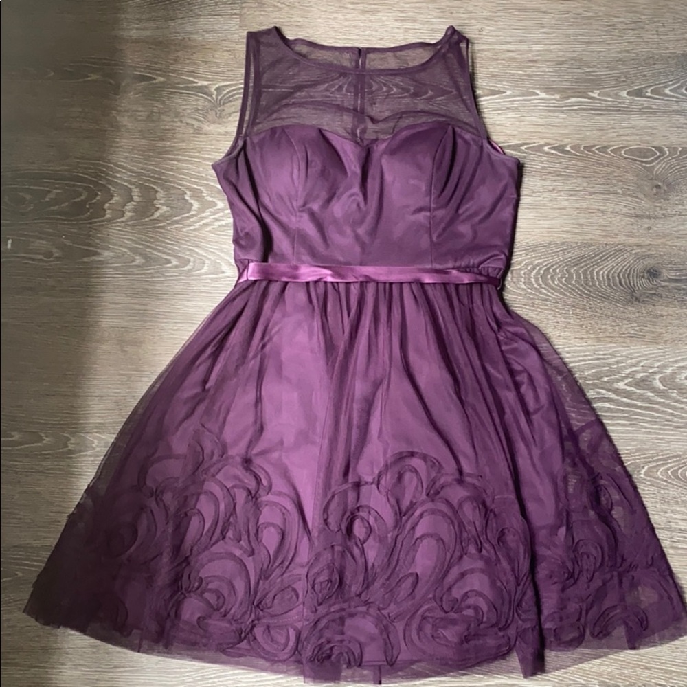 Lace sleeveless cocktail dress